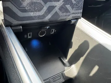 Car image 37