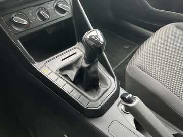 Car image 32