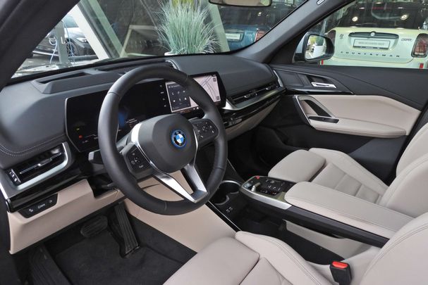 BMW iX1 xDrive30 xLine 230 kW image number 14