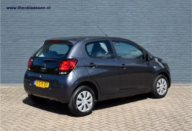 Car image 5