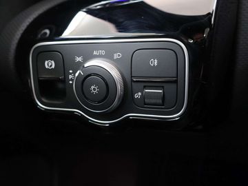 Car image 37