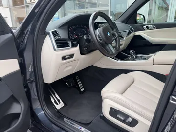 Car image 29