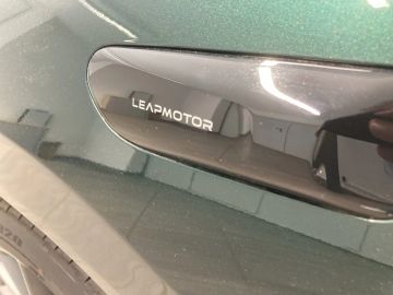 Car image 19
