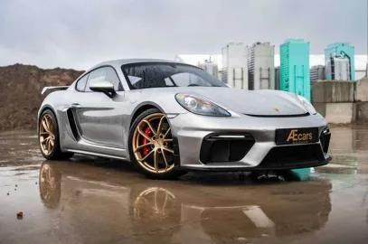 Car image 3