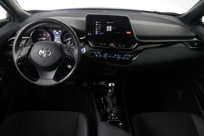 Car image 12