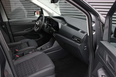 Car image 30