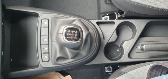 Car image 19