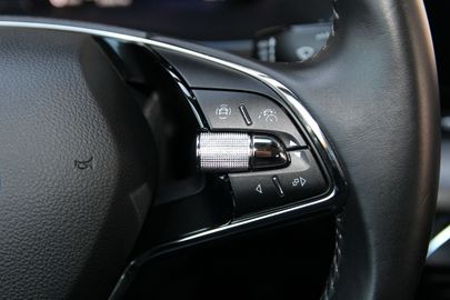 Car image 33