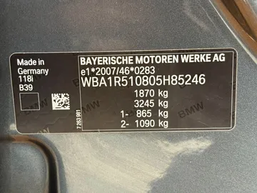 Car image 26