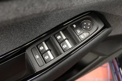 Car image 38