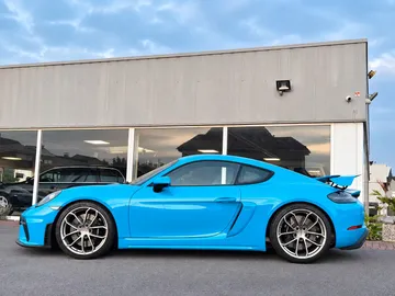 Car image 3