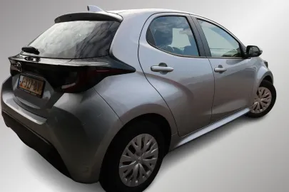 Car image 3