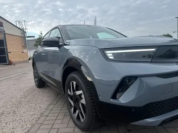 Car image 25