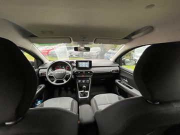 Car image 14