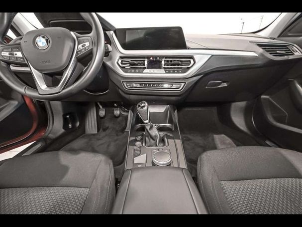 BMW 118i Advantage 100 kW image number 6