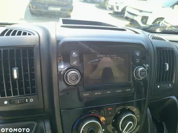 Car image 33
