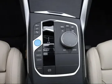 Car image 44