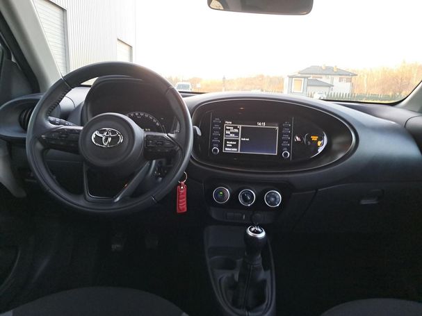 Toyota Aygo X 53 kW image number 13