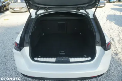 Car image 32