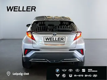 Car image 4