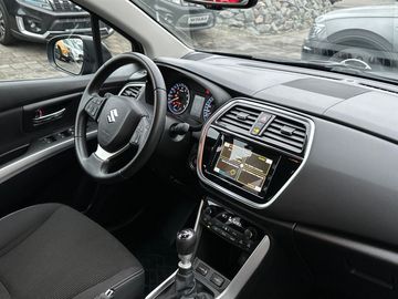 Car image 12