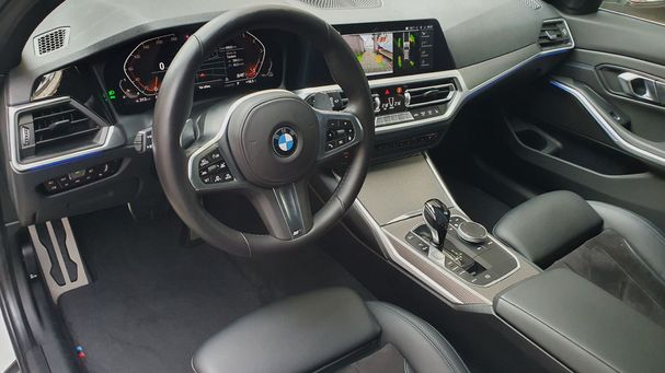 BMW 320i Touring 135 kW image number 16