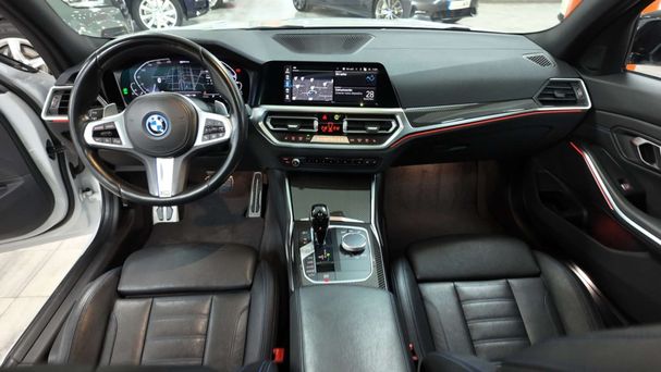 BMW 330 e 215 kW image number 45