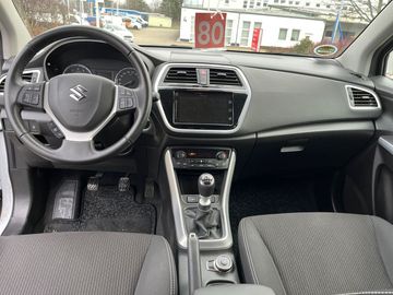 Car image 12