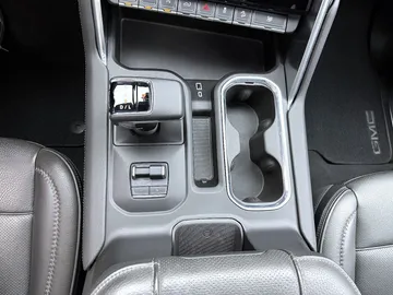 Car image 28