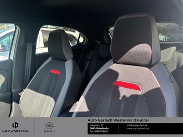 Car image 17