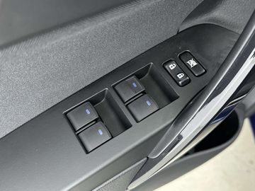 Car image 30