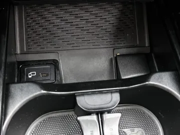 Car image 47