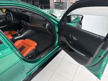 Car image 30