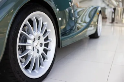 Car image 32
