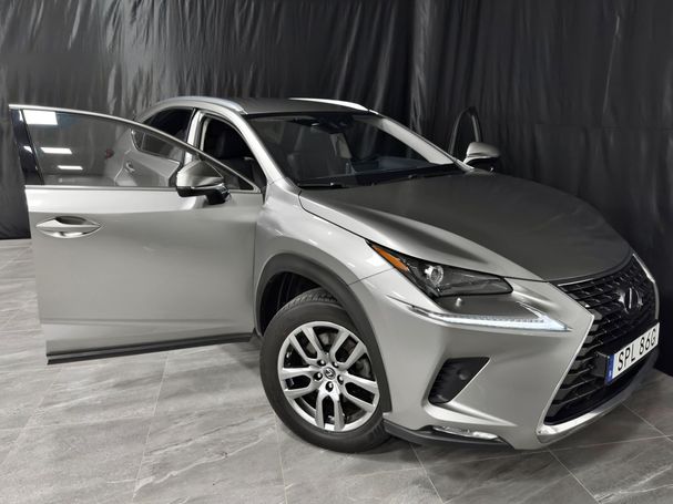 Lexus NX 300 h AWD 146 kW image number 2