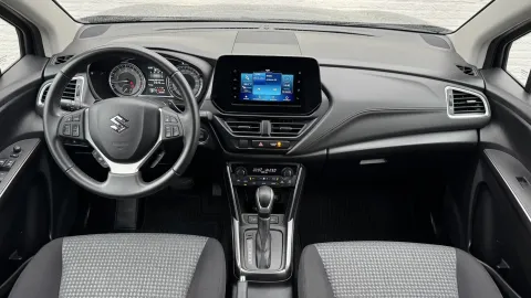Car image 4