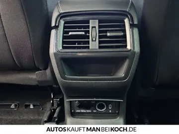 Car image 32