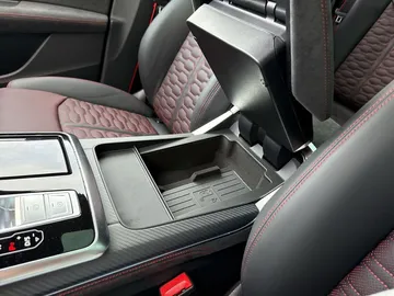 Car image 29