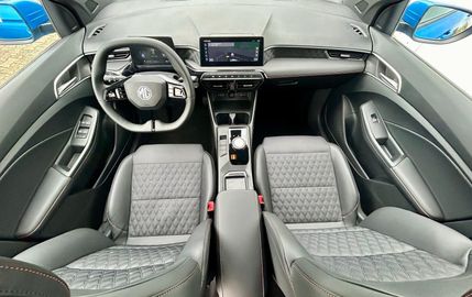 Car image 24