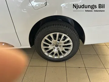 Car image 10