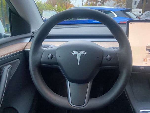 Tesla Model Y Long Range AWD 378 kW image number 13