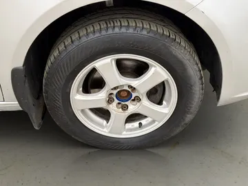 Car image 32