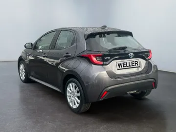 Car image 5