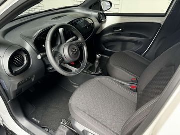 Car image 10