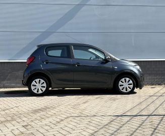 Car image 4