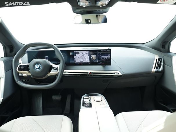 BMW iX xDrive50 385 kW image number 6