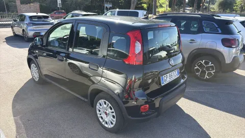 Car image 4