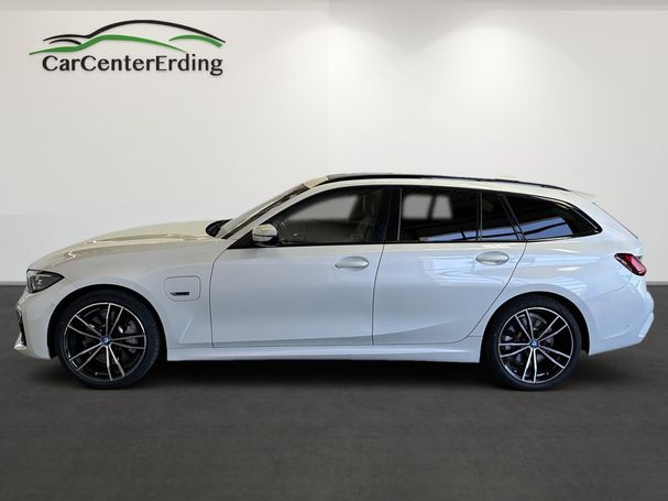 BMW 330 e Touring M Sport 218 kW image number 8