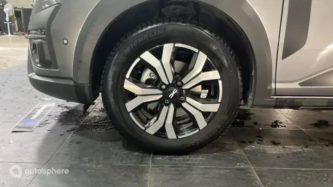 Car image 20