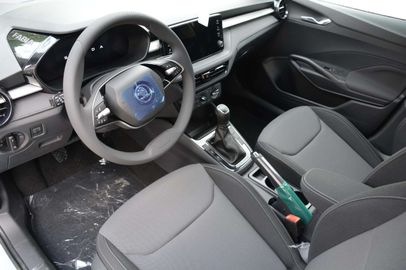 Car image 10